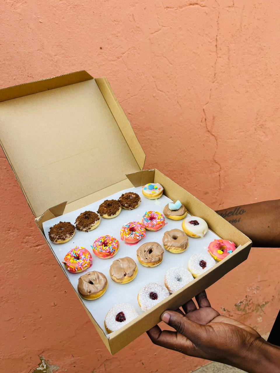 TREASURE BOX (20 MINIS)