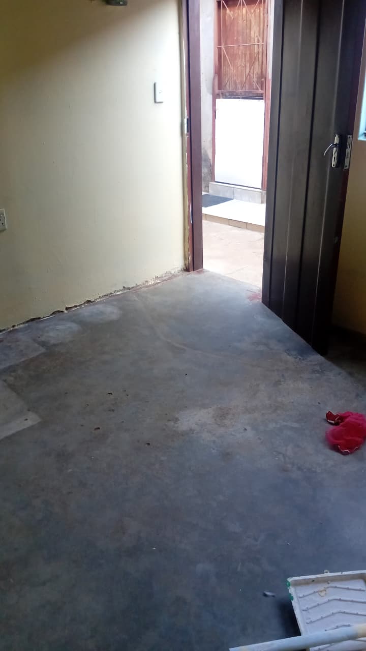 1 ROOM (Phomolong)